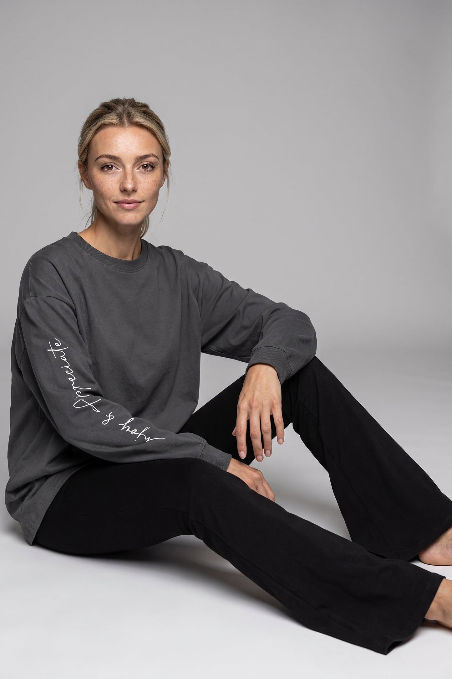 Overdimensjonert langermet unisex T-skjorte